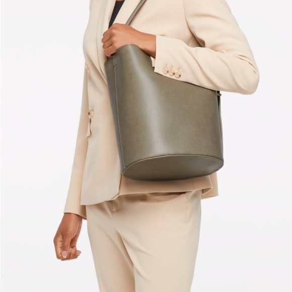 Matt & Nat Azur Vegan Bucket Bag with pouch - Picture 9 of 9